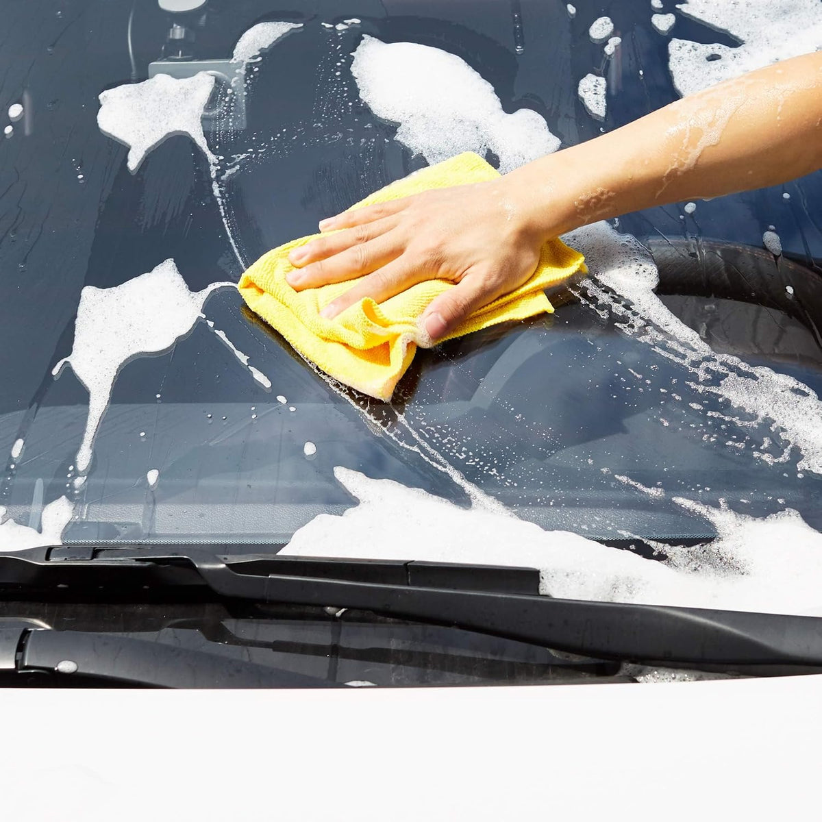 Amazon_Basics_Microfiber_Cleaning_Cloths,_Ultra_Absorbent,_Lint_Free,_Streak_Free,_Non-Abrasive,_Reusable_and_Washable,_16"_x_12",_Blue/White/Yellow,_Pack_of_24