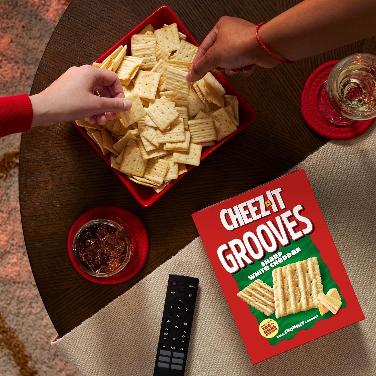 Cheez-It Grooves Crunchy White Cheddar Crackers – Road Trip and Commuter Snack with Bold Cheese Flavor for Travel Cups and Tote Bags, 3.25oz