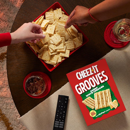 Cheez-It Grooves Crunchy White Cheddar Crackers – Road Trip and Commuter Snack with Bold Cheese Flavor for Travel Cups and Tote Bags, 3.25oz