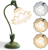 Kawaii Flower Bedside Study Lamp – Compact 5.9-Inch Footprint Reading Light for Dorm Room Desks and Shared Apartment Workspaces